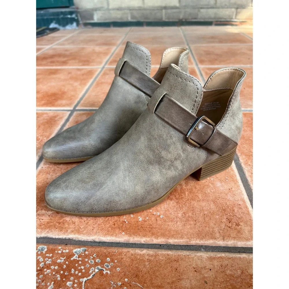 Wonderly Brown Taupe Booties Buckle Cut Out Block Heel Maeve Ankle Boots Sz 8.5M - Picture 1 of 9